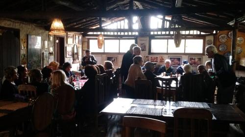a group of people sitting at tables in a restaurant at Capricho Asturiano in Santo Antônio do Leite