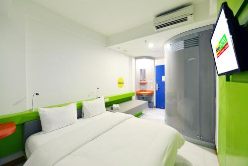 Postel nebo postele na pokoji v ubytování Singaraja Hotel - CHSE Certified