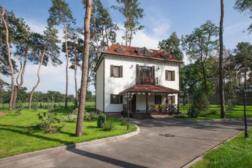 a white house with a red roof at Park-Hotel Kidev in Chubynske