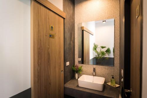 ห้องน้ำของ PP GRAND KAMALA HOTEL-SHA Extra Plus