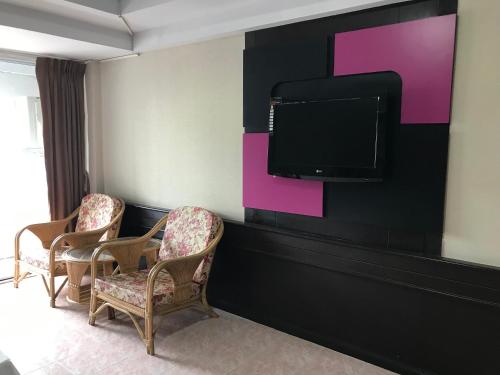 Телевизор и/или развлекательный центр в Khon Kaen Ruenrom Hotel