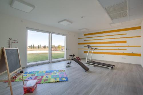 a room with a gym with treadmill and exercise equipment at Country House Campofiore in Pontelongo