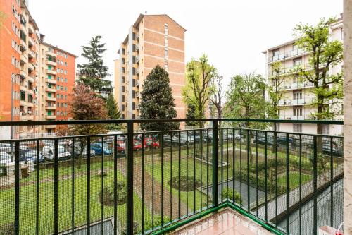 GuestHost - San Siro Stadium Garden Flat