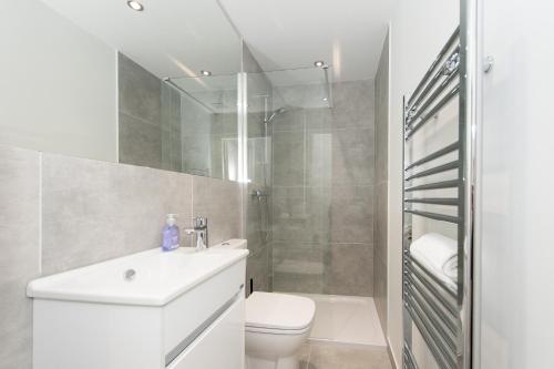 Koupelna v ubytování Franklin Rise by Harrogate Serviced Apartments