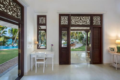 an open door to a dining room with a table at Villa Abiman in Dickwella