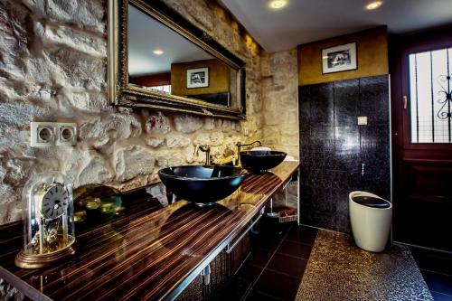 A bathroom at Dimora Picco Bello