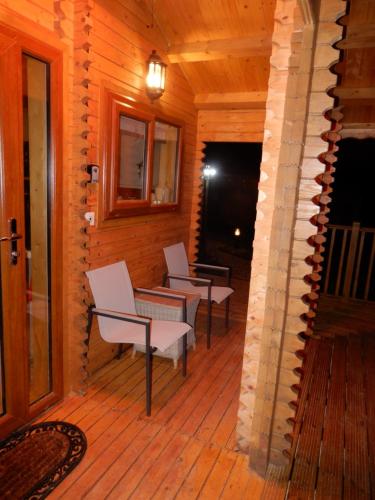 Balkón nebo terasa v ubytování Balmoral Studio Lodge