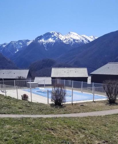 a swimming pool with snow covered mountains in the background at ISATIS 19 in Ignaux