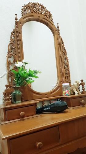 a mirror sitting on top of a dresser at Bua Patumma Resort in Mae Sai