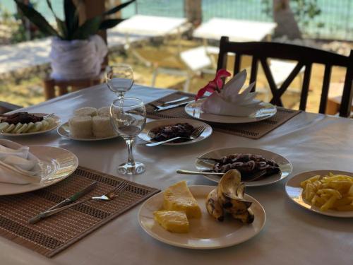 a table with plates of food and glasses of wine at Ancelle Cristo Re in Moalboal