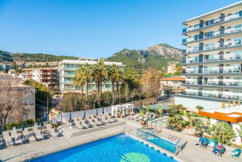 Skats uz peldbaseinu naktsmītnē Hotel Eden Soller vai tās tuvumā