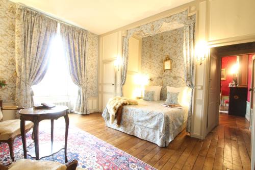 Postel nebo postele na pokoji v ubytování Château de Chantore