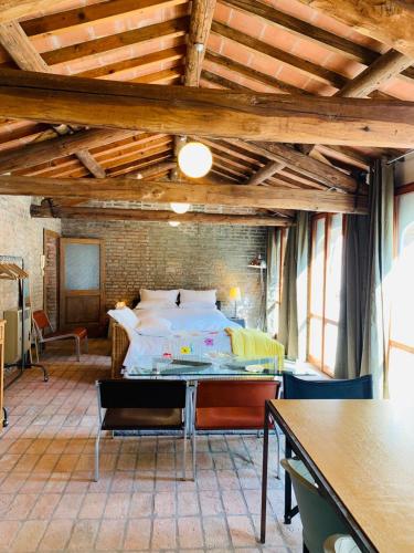 Una cama o camas en una habitación de Terminus
