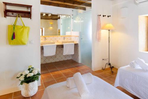 a hotel room with a bed and a bathroom at Can Noves - Villa de 2 suites in Sant Francesc Xavier