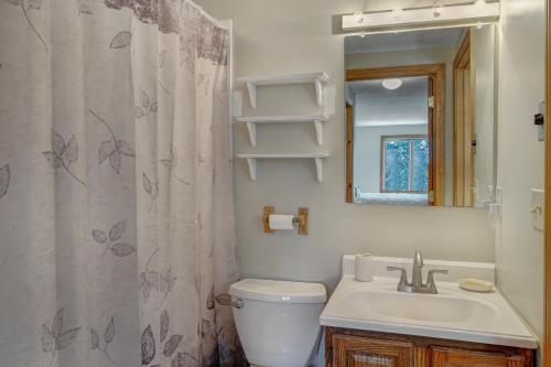A bathroom at North Conway Townhouse 3H