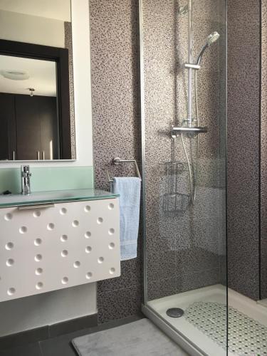 a bathroom with a shower with a sink and a mirror at Apartamento Aqua Nature Delfin in La Mata