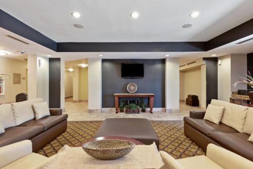 Televisyen dan/atau pusat hiburan di Extended Stay America Suites - Houston - IAH Airport