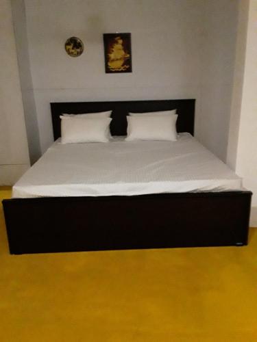 Un pat sau paturi într-o cameră la Lisari villa