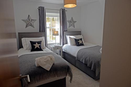 מיטה או מיטות בחדר ב-Faskally Shores