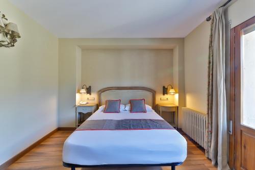 HOSTAL RIO ARA BELLOSTA by Vivere Stays, Fiscal – Updated ...