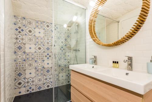 a bathroom with a sink and a mirror at CMG Voltaire// Père Lachaise in Paris