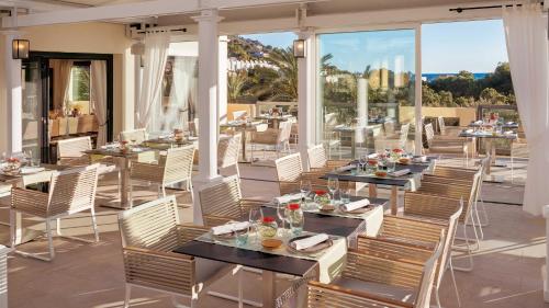 ห้องอาหารหรือที่รับประทานอาหารของ Steigenberger Hotel and Resort Camp de Mar