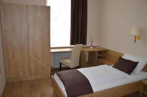 Säng eller sängar i ett rum på Hotel Slovenj Gradec