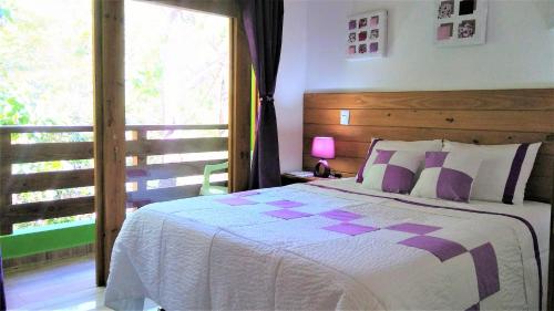 A bed or beds in a room at Mi Hogar Jarabacoa