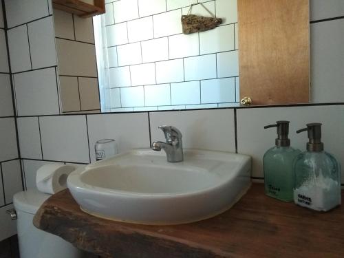 Ein Badezimmer in der Unterkunft Tierras Bayas Mountain Refuge