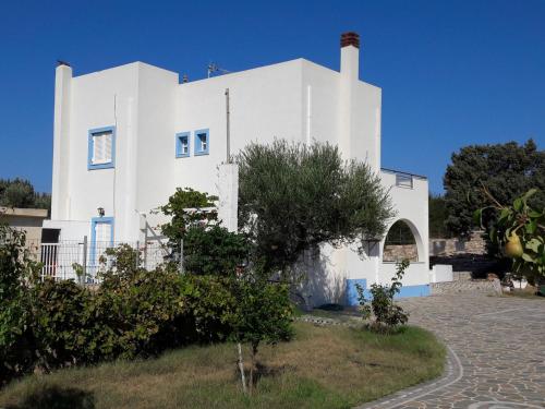 Gallery image of Elafonisos: Two storey house on the sea front in Elafonisos