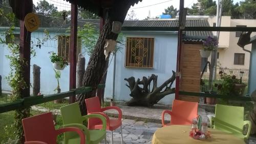 Gambar di galeri bagi kolonia e artistave di Velipojë
