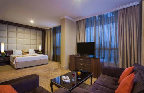 Μια τηλεόραση ή/και κέντρο ψυχαγωγίας στο Gloria Inn Riyadh