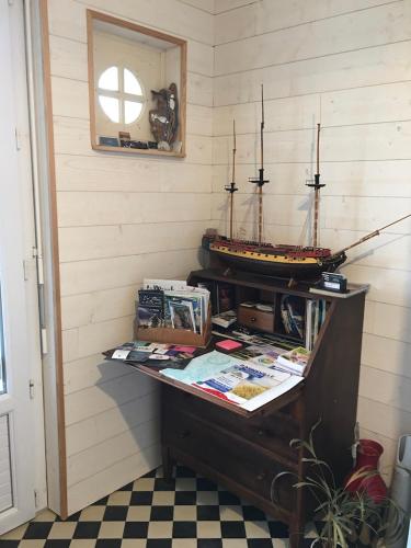 a room with a table with a pirate ship on it at "Lumière du Cap" vue mer B&B à la VILLA PLEIN VENT in Barneville-Carteret
