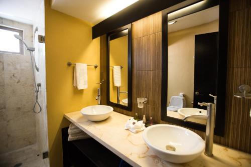 Koupelna v ubytování 101 Corto Maltes ,3 bedroom condo ocean view