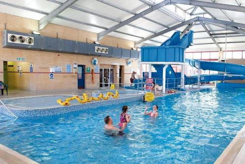 a group of children playing in a swimming pool at Forest View at Oakdene Forest Park in Ringwood