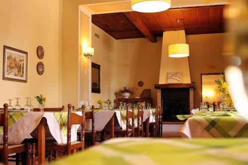 Restoran või mõni muu söögikoht majutusasutuses Locanda Dei Baroni - Antica Dimora
