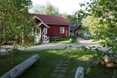 Taman di luar Santa's Little Village - Hotel Uitonniemi