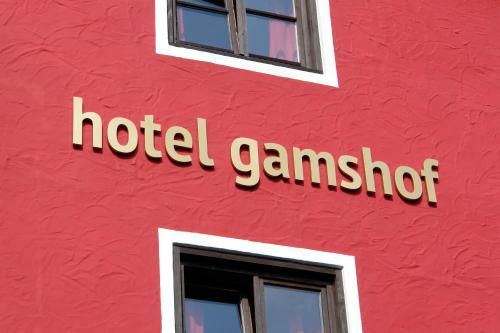 Un certificado, premio, letrero u otro documento en Hotel Gamshof