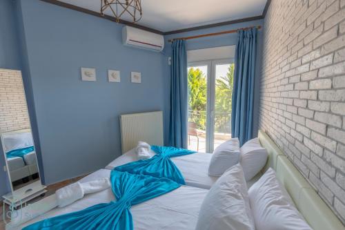 Postel nebo postele na pokoji v ubytování Irene Suites