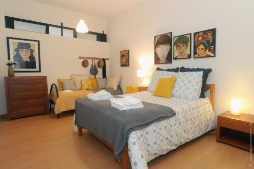 a bedroom with a bed and a dresser at Apartamento Quinta do Faial in Funchal