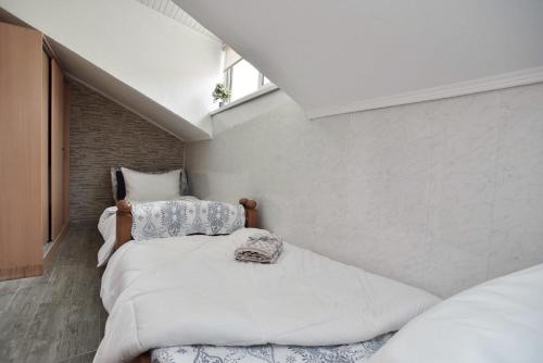 Cama ou camas em um quarto em OLD TOWN Beach apartment