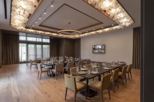 Park James Menlo Park - Harga Terbaru 2021