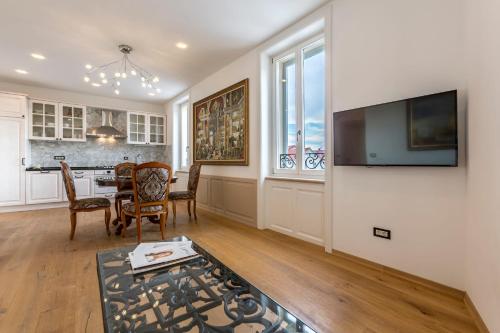 Queen Apartment