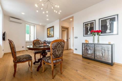 Queen Apartment