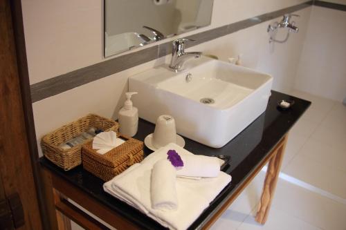 Ένα μπάνιο στο The Trang Villas