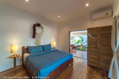 Ένα ή περισσότερα κρεβάτια σε δωμάτιο στο The Joy Beach Villas
