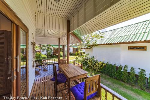 Κήπος έξω από το The Joy Beach Villas