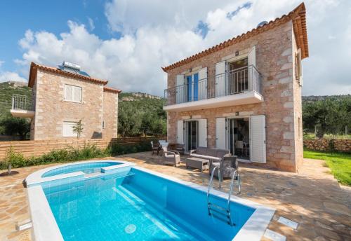 The swimming pool at or close to Amoya villas