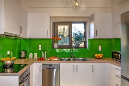 Dapur atau dapur kecil di Platanias Villa Mirsini