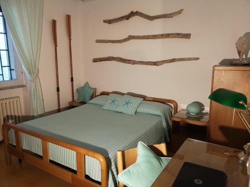 a bedroom with a bed and a table and a table sidx sidx at B&B Villa Ines in Leuca
